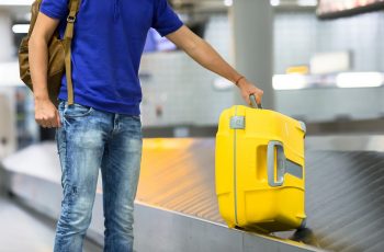 Viaje sem preocupações com um Seguro Viagem na mala